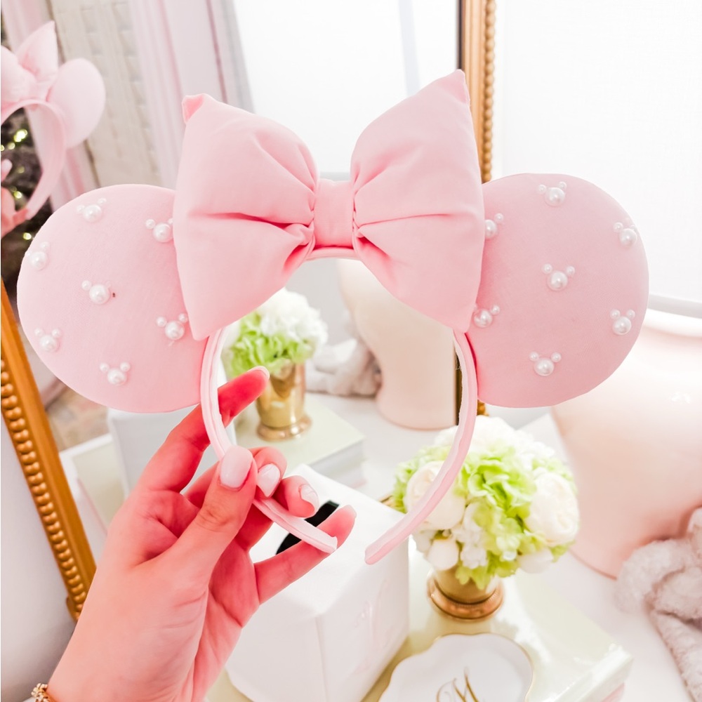 Pearl mouse ears